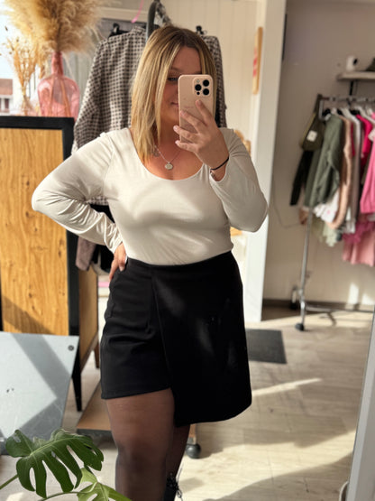 Jupe-short noire Alix – Matière suédine – 44 au 50