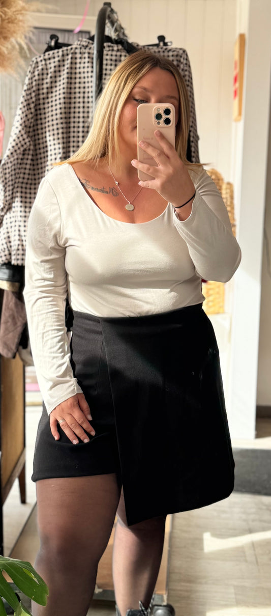 Jupe-short noire Alix – Matière suédine – 44 au 50