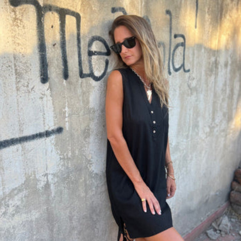 Lydia - Classic Sleeveless Dress